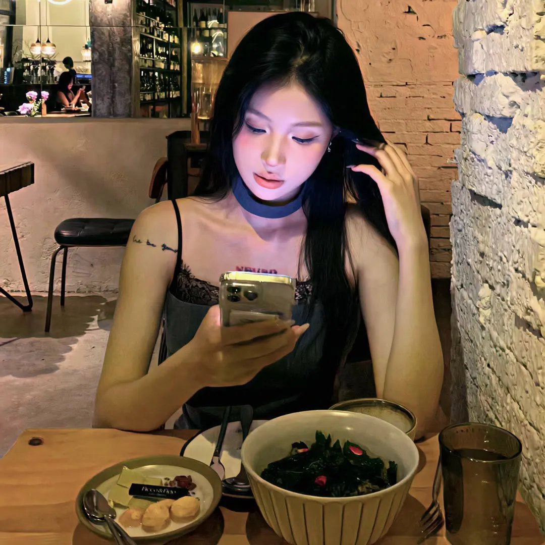 《来自普莱恩维尔的女孩》封面